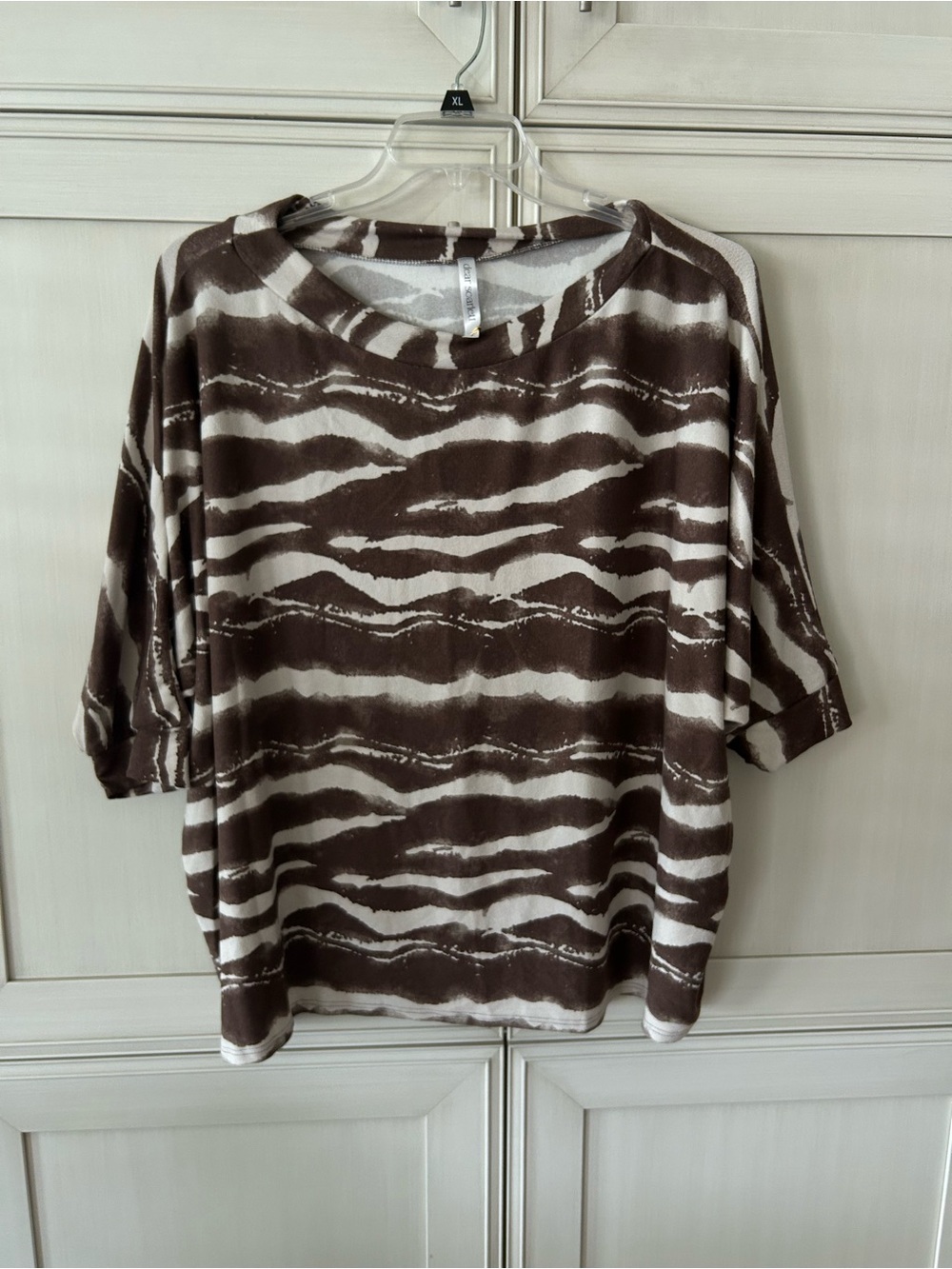 Dear Scarlett Brown and White Zebra-Stripe Short Sleeve Top